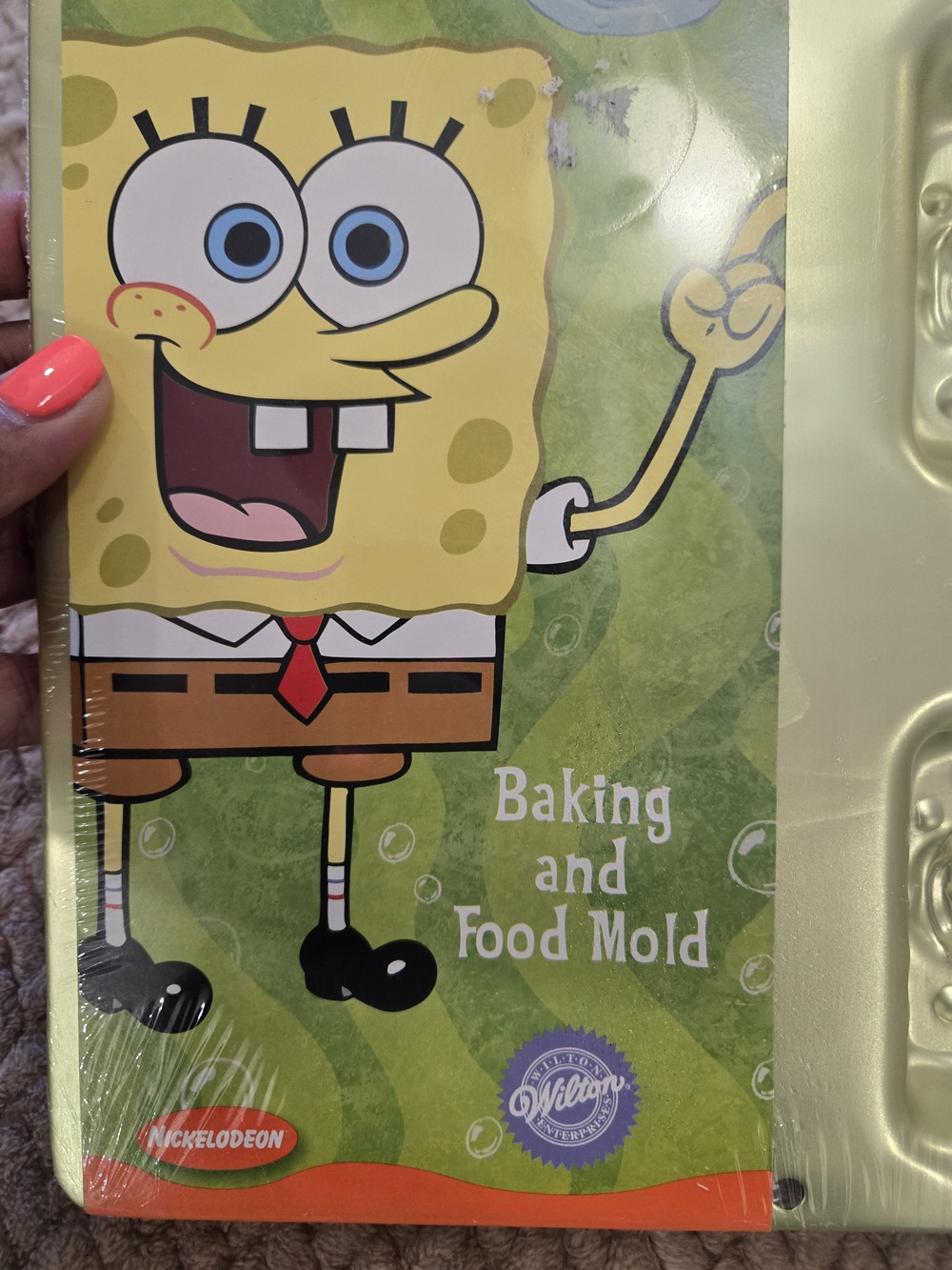 SpongeBob SquarePants Mini Treats Pan - Gold Baking Mold - Picture 3 of 9